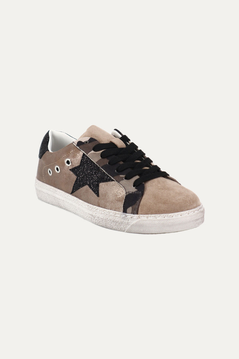 sneaker with suede and embossed finish with star motif
